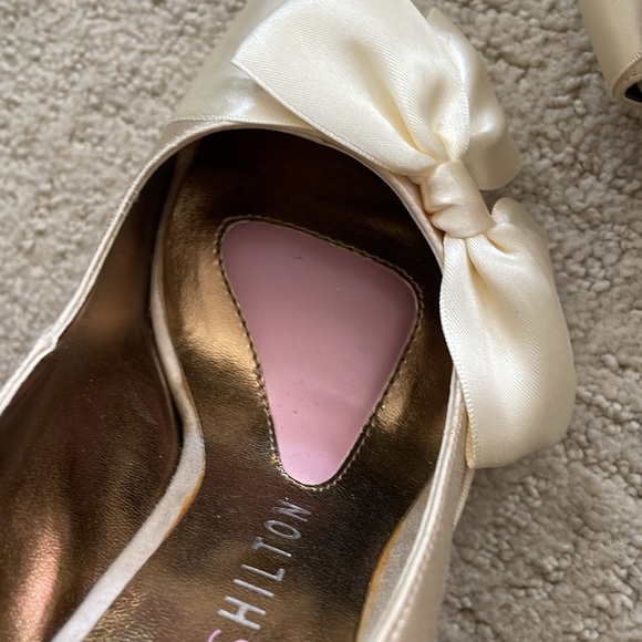 NWOT PARIS HILTON absolutely GORGEOUS ivory satin high heels! 6M - Picture 8 of 9